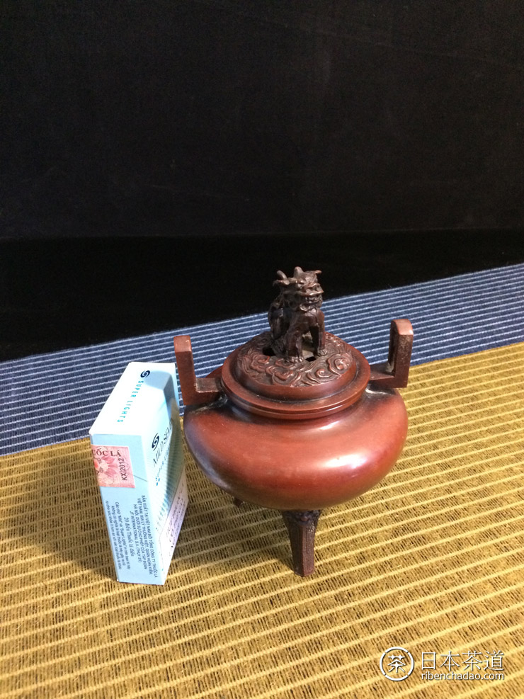 日本香炉白峰底款狮子摘双耳狮子三足紫铜香炉-日本香炉-日本茶道-主营
