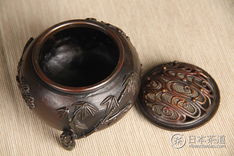 日本铜器 月芳作蜡型铸铜松竹梅三友三足铜香炉