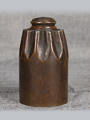 日本茶叶罐 铜黄 老包浆 子弹型 铜制 老茶叶罐 有些许老凹痕