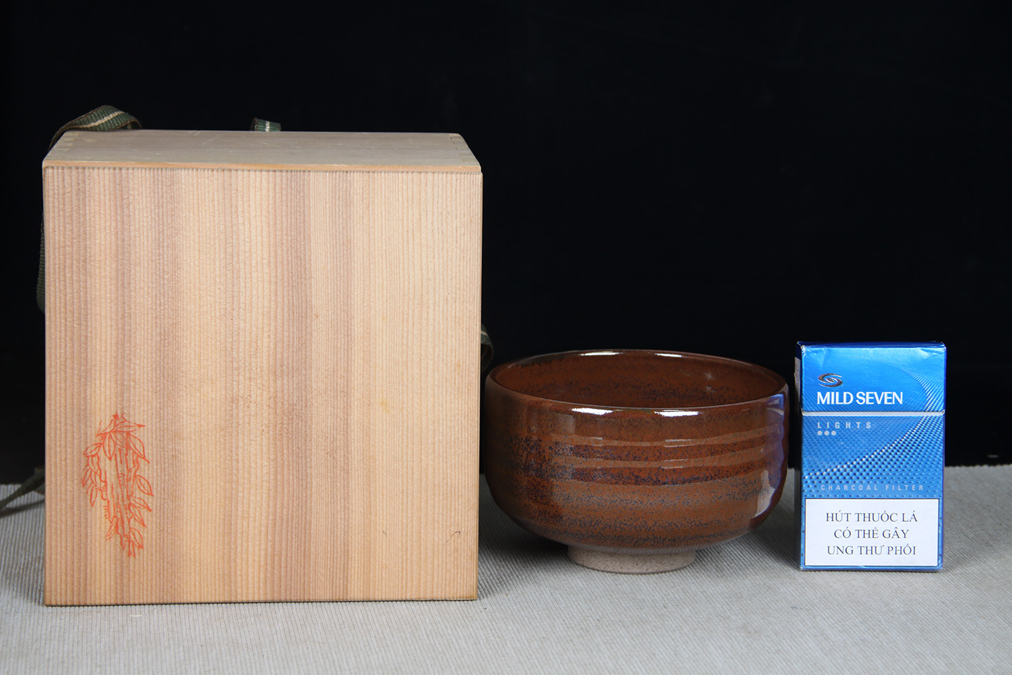 日本茶碗桂山作日本茶色老茶碗抹茶碗铁胎釉厚，红釉茶色窑变点缀