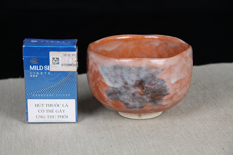 Z日本茶碗赤乐烧莹润饱满老茶碗涂上赤褐色釉药烧制成的乐烧茶碗-日本 