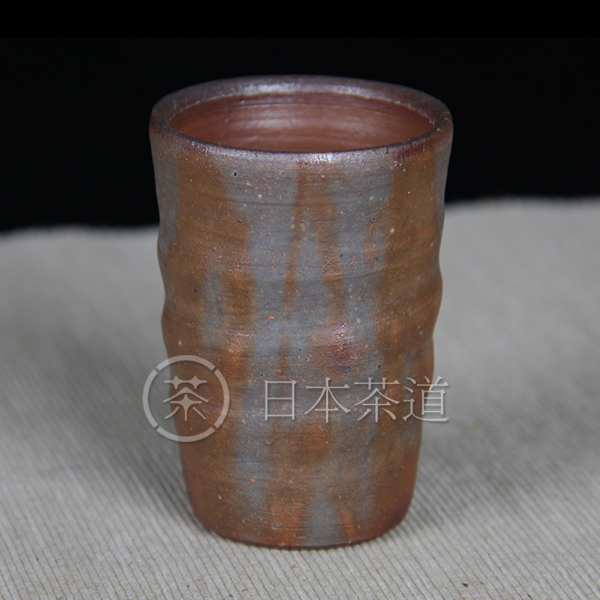 日本备前烧 备前烧高身杯一只，螺旋纹，器型独特，火痕完美。
