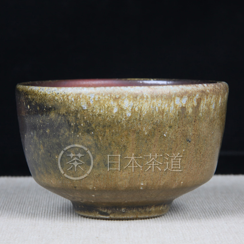 日本备前烧 备前烧抹茶碗 重落灰抹茶碗，完美落灰，火痕漂亮，金银釉十足，宗秀作，带原装供箱，如此落灰十分少见。只有日本备前烧才是真正柴烧