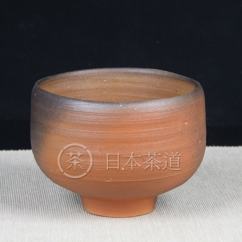 日本备前烧 备前烧抹茶碗 火痕落灰烧制完美，手工拉制，拉胚痕清晰可见，高足器型，只有日本备前烧才是真正柴烧