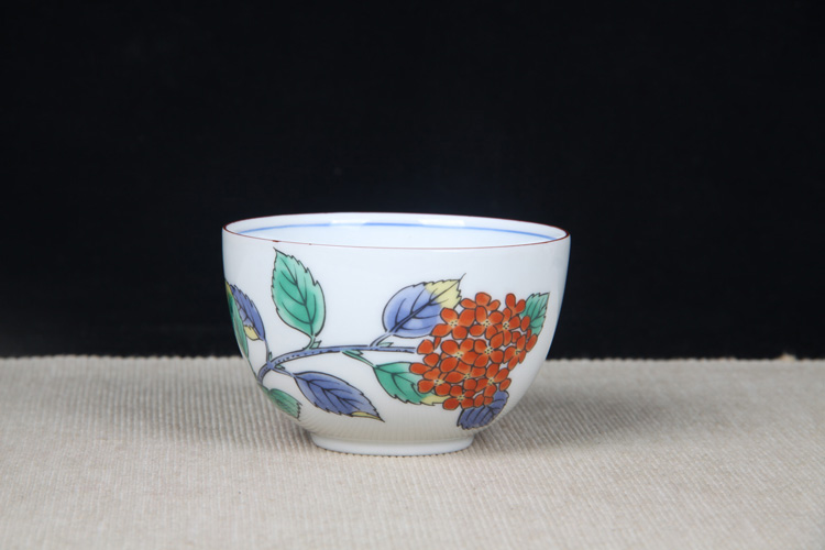 经典五彩花卉纹,纹饰绘制精细,白釉底,大吉窑,带原装供箱-日本茶杯组