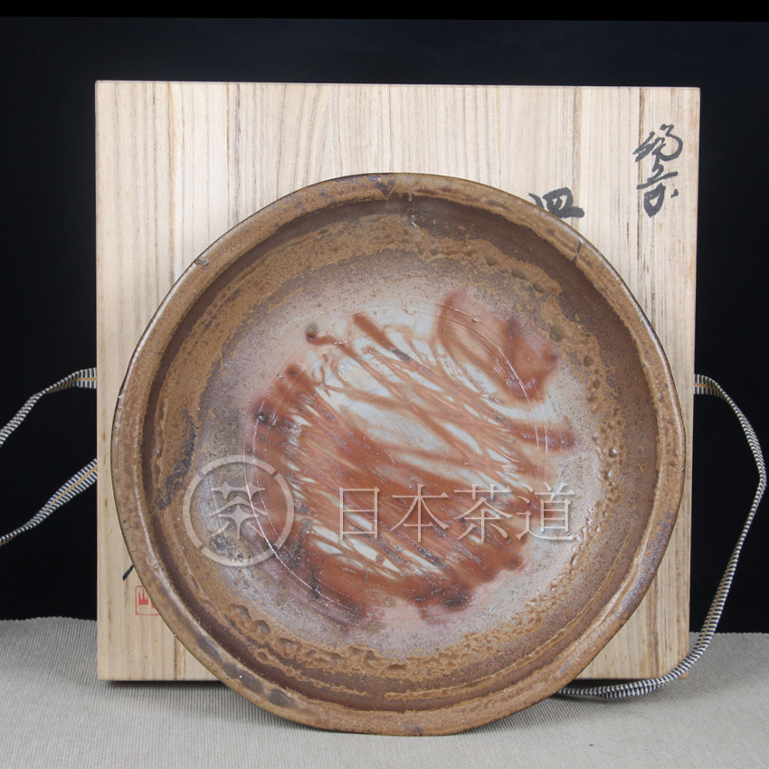 日本备前烧 备前烧大干泡台果子器 日本备前烧工艺，火痕，金银彩烧制完美，难得大尺寸盘皿，做干泡台或者果盘都极为合适，带原装供箱