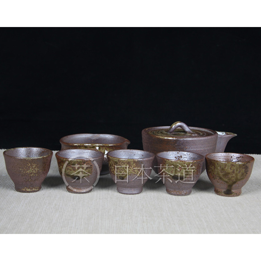 日本备前烧 备前烧急需公杯品茶杯七件套 外挂点点绿釉，急需内挂釉，比较少见，金银彩烧制完美，带原装供箱，日本备前烧才是真正柴烧