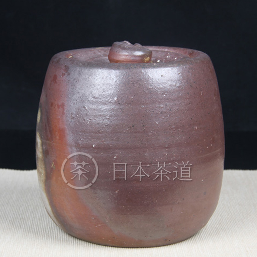日本备前烧 备前烧大水指 火痕落灰烧制完美，烧制出金银彩，器型稳重大方，带原装供箱，和泉款，做茶叶罐十分合适