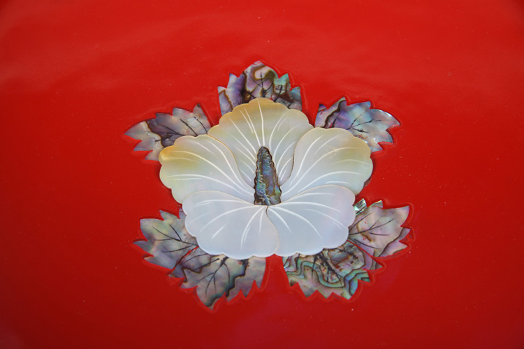 日本漆器日本轮岛涂木胎漆器内嵌花卉纹大漆器盘内朱红大漆，中间镶嵌 