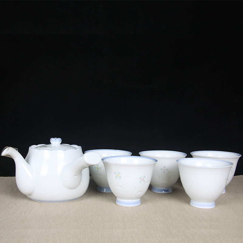 日本陶瓷茶道组 日本玲珑瓷花卉纹侧把壶品茶杯六件套 日本有田烧工艺，友右卫门作，经典玲珑瓷工艺，绘制花瓣纹