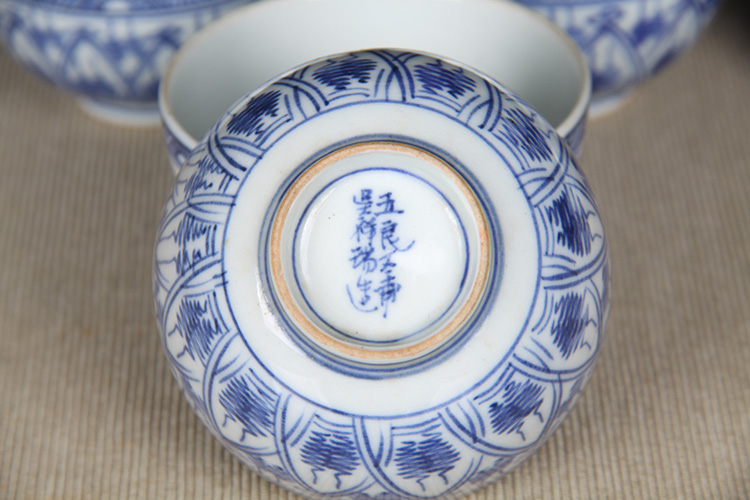 日本品茶杯日本青花图案纹品茶杯五客传统鸡心杯器型，绘制图案纹，明代发色，沉稳。日本名家五良大甫吴祥瑞造 ，包浆老，有年份的老杯-日本茶杯组-日本茶道-主营日本铁壶|日本老铁壶|日本南部铁壶|日本香炉|日本杯托|日本火钵|日本花器|日本茶釜