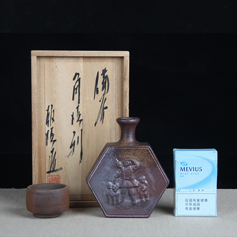 日本备前烧 日本备前烧一壶一杯两件套 日本备前烧工艺，刻绘猎户图，火痕落灰烧制完美