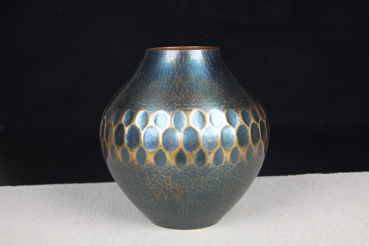 数量限定，限定SALE 9505【玉川堂 亀甲紋 銅 花瓶 高さ14cm】