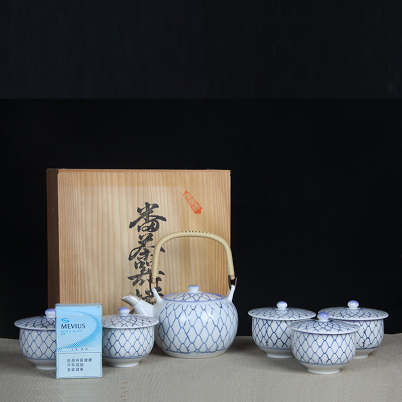 日本陶瓷茶道组 日本青花交叉纹提梁壶有盖水杯六件套 日本青花工艺，绘制交叉纹，釉水肥润，圣苑款