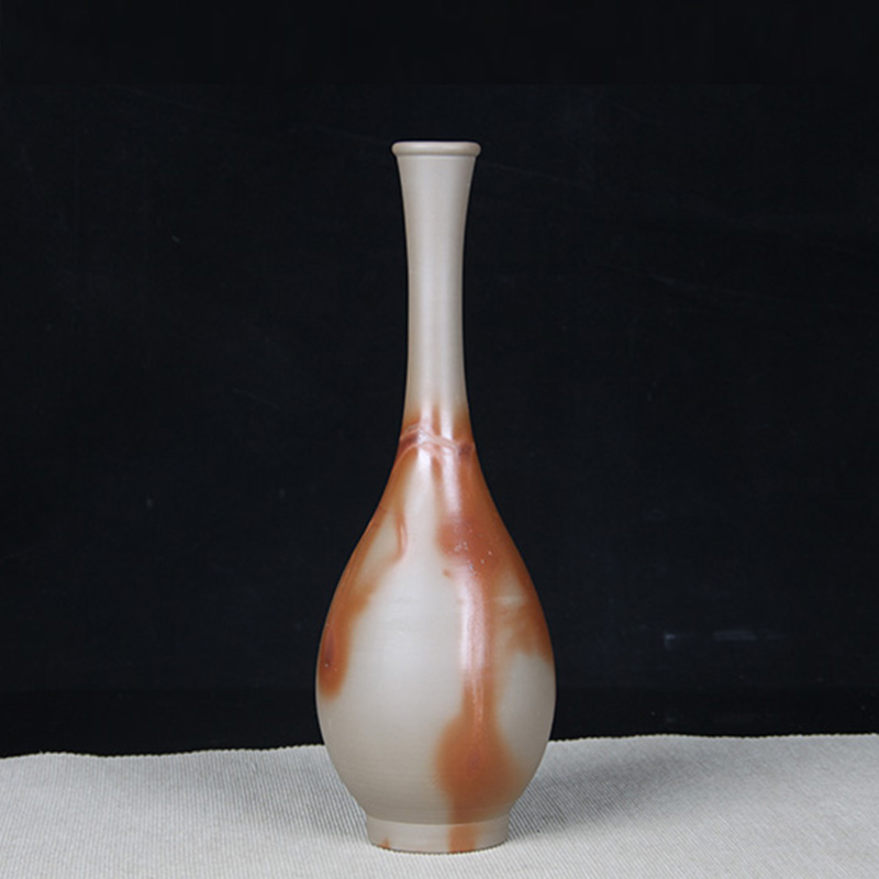 日本备前烧 日本备前烧陶峰作鹤首瓶 日本备前烧花瓶花器，火痕烧制完美，出金银彩，带原装供箱证书。