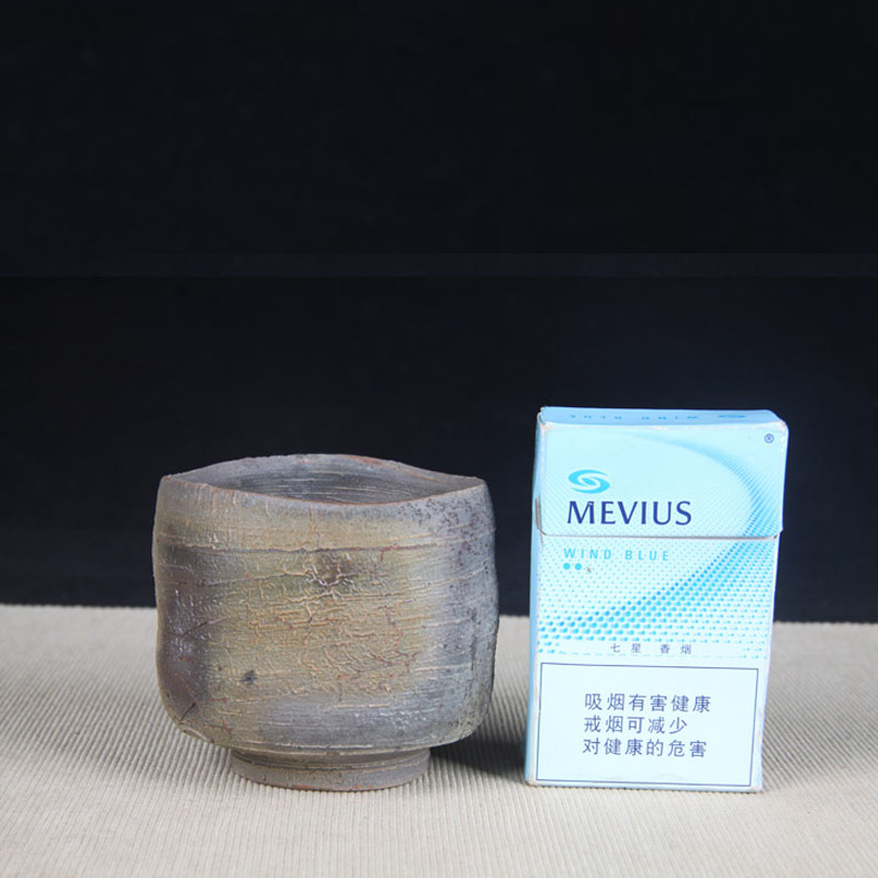 日本备前烧 日本备前烧手握杯 日本备前烧工艺，重落灰，烧制肌理漂亮，质感十足，带作者款识