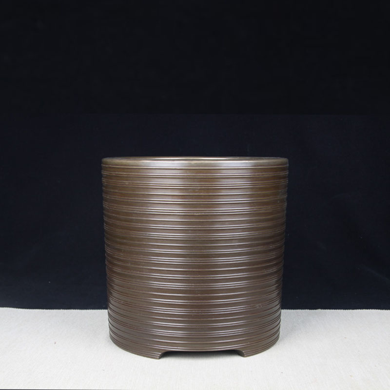 日本火钵 日本后藤特制砂张铜横纹直筒型火钵一对 日本精工制作，包浆完美，线条流畅，难得一