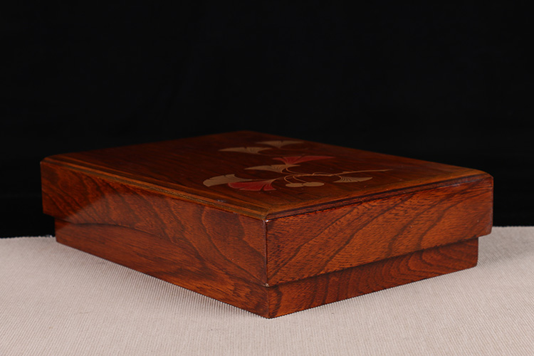 日本漆器日本轮岛涂银杏叶纹四方形漆器盒日本轮岛涂木胎漆器工艺，漆绘 