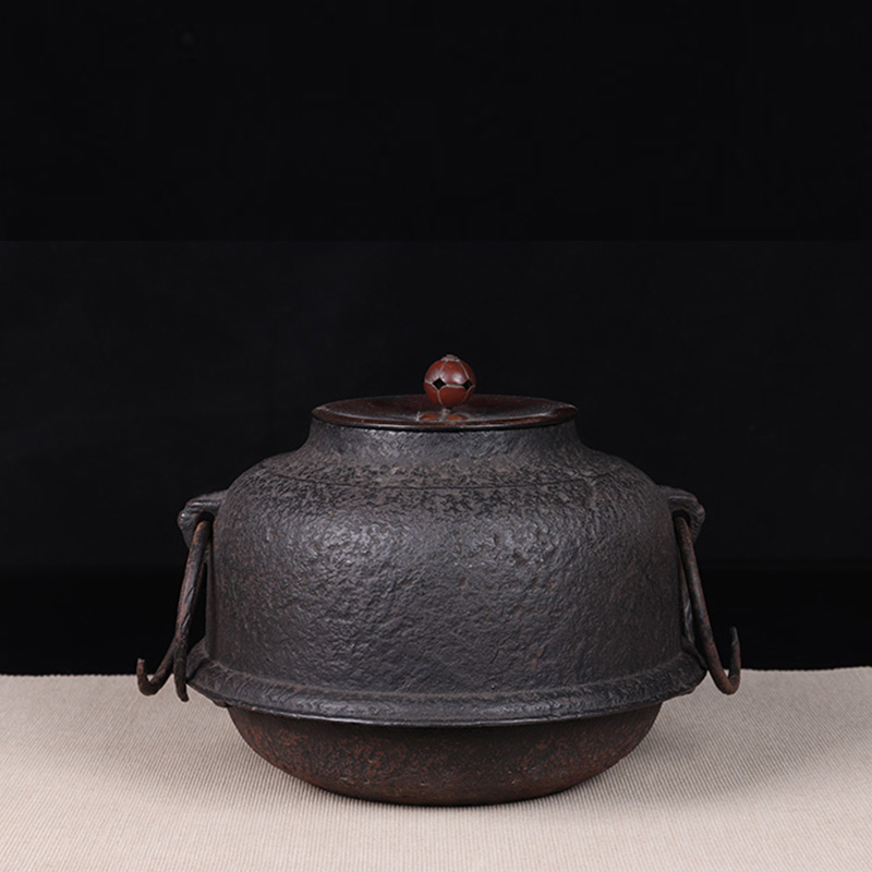 日本茶釜 日本传统茶釜 日本釜师款茶釜，铁质一流，斑紫铜盖，整体状态好，性价比高