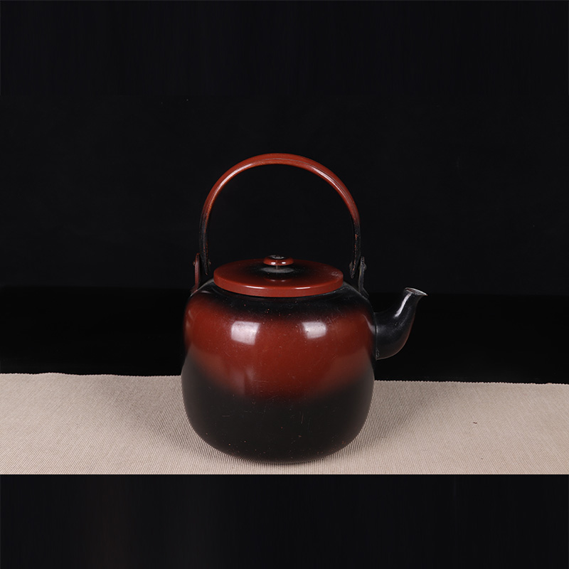日本铜壶 日本黑红色枣形铜壶 日本经典铜壶，品相一般，性价比高。
