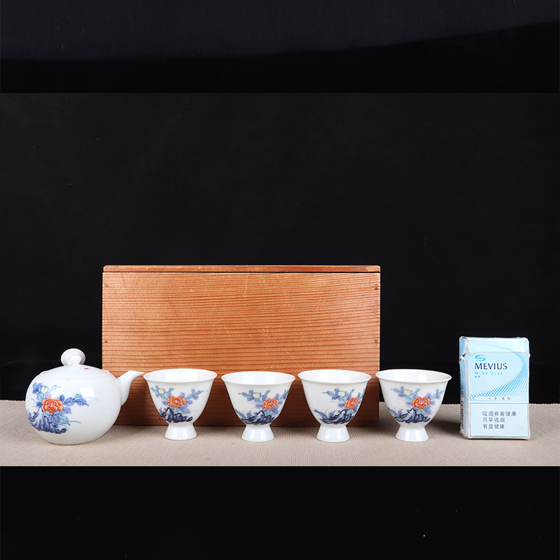 日本陶瓷茶道组 日本有田烧牡丹花卉纹侧把壶品茶杯五客 日本有田烧工艺，手绘牡丹花卉纹，斗彩工艺，画工精细，发色靓丽