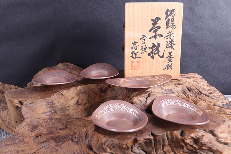 日本杯托纯锡赤漆菱形茶托五客云纹日本锡器工艺，精工铸造而成，器型