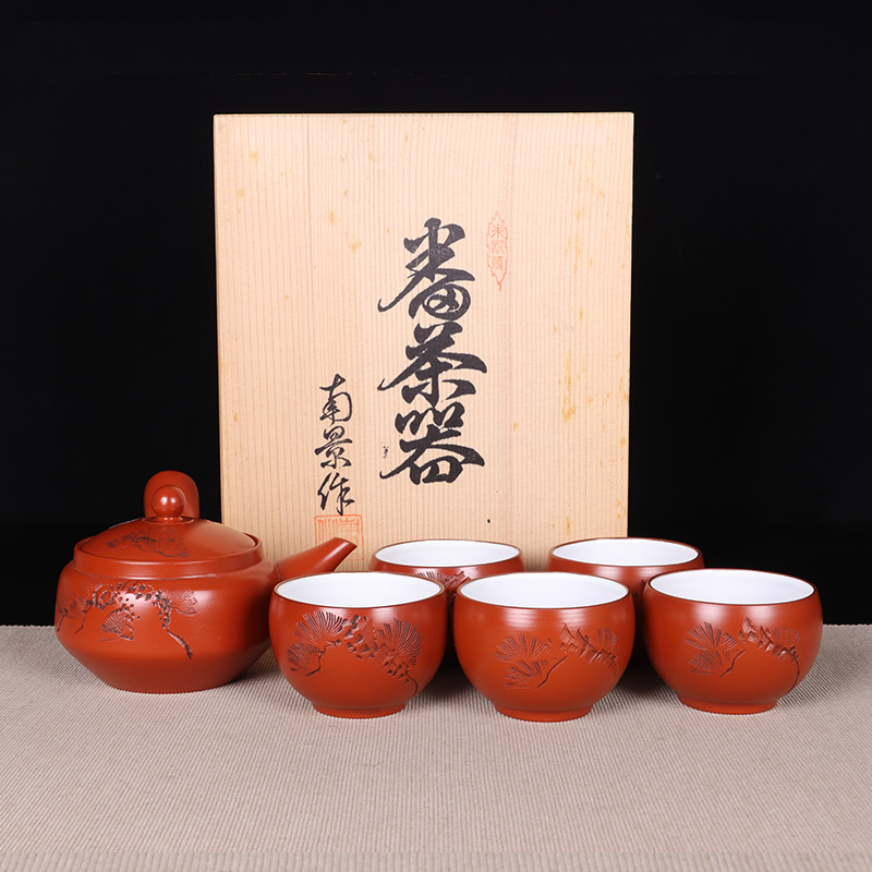 日本陶瓷茶道组 日本常滑烧手刻松针纹急须品茶杯六客 日本常滑烧工艺，南景作，手刻松针纹，横手急须侧把壶，刻绘精美，带原装供箱