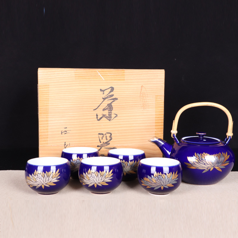 日本陶瓷茶道组 日本蓝底菊花提梁壶品茶杯六客 日本蓝釉工艺，釉水肥润，菊花纹，描金工艺，西山作，带原装供箱