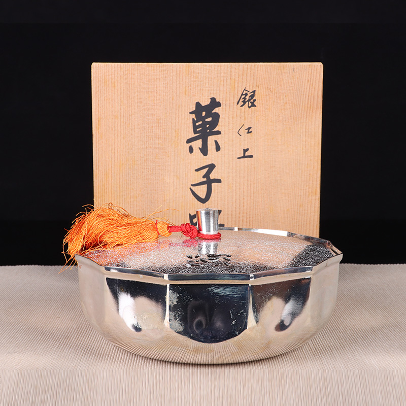 日本茶器 日本金工银仕上果子器 日本银仕上工艺，制作多边形果子器，带盖， 带原装供箱