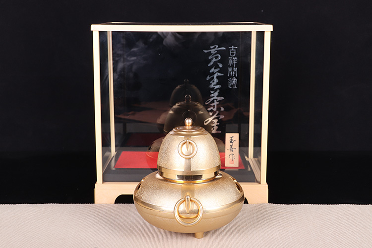 日本茶器日本24GP制作金茶釜摆件日本金茶釜套装摆件，玉善作，带原框 